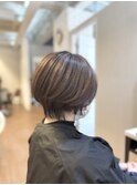 くびれ丸みショート/斜めバンググレーベージュグレージュカラー