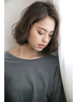 レイ(ray.) くびレイヤーエモージュ小顔似合わせカットシルキーベージュ