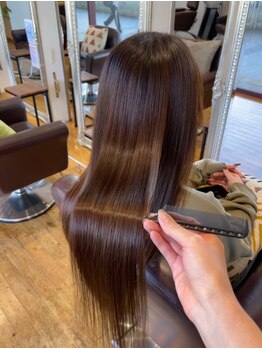 ルッツ(Lutz. hair design)の写真/クセをしっかり伸ばしたい方におすすめ☆ダメージを最小限に抑え自然なストレートを実現◎扱いやすい髪に。