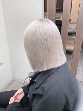 エミーバイモアムー(Emmie byMoremuu) ［南越谷YU-TA］ホワイトカラー