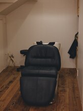 首にやさしいシャンプー台