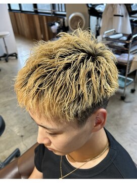 ビハインドザカーテン(BEHIND THE CURTAIN) 【初めての方におすすめ】メンズ×癖毛パーマ