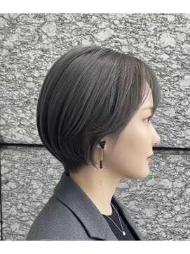 ヘアリゾート粋 ドゥオ 新宿南口店(dua) Wカラーチャコールグレーショートヘア