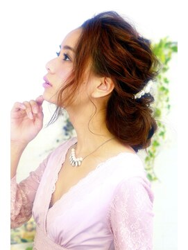 ヘアメイクサロンシャルメ(Hair Make Salon CHARMER) 結婚式☆二次会★ふわふわ華やかシニヨンへアセット