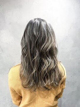 エイトセカンド 新宿三丁目店(EIGHT second) グレージュ×グラデーション