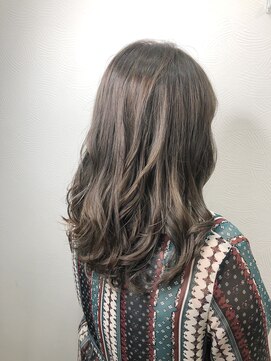 クオート(quoit) 【GUEST SNAP】ラベージュカラーが素敵なスイングボブ