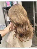 ダブルカラーでツヤのあるミルクティーベージュ