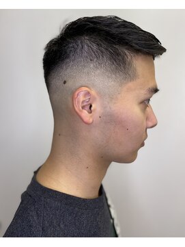 フランクスバーバーリザーブ 人形町店(FRANK’S BARBER RESERVE) クロップスキンフェードカットサイドグラデーションK