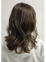 ステアケース 武蔵小杉店(stair:case)&nbsp;【助川】白髪ぼかし/ハイライト/20代30代40代ヘアスタイル