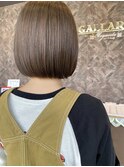 グレージュカラー×ミニボブ