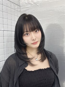 ロムーク 表参道(LOMKH) 冬の小顔ロングレイヤーカット顔周りシールエクステブルーカラー