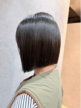 シーインフィニート 清澄白河 現代美術館MOT前店(C∞) ストレートボブ/切りっぱなしボブ/タッセルボブ/マットオリーブ