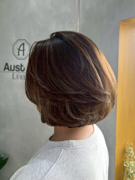 オーストヘアー リュウール(Aust hair Lueur) 海外レイヤーボブ