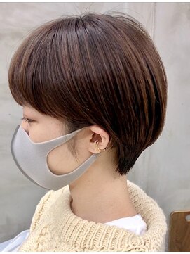 ソーコ 渋谷(SOCO) 大人かわいい厚めバングマッシュショートシアーベージュ（徳竹）