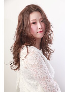 アマネク(AMANEQ by THISCOVER.) 前髪かき上げ/サイドパート/モカベージュ