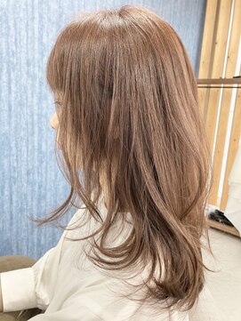 ピーシーズ(Pieces) ゆるくびれが導くナチュラルなフェミニンロング