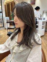 センター分けロングレイヤーカット 顔周りレイヤー 韓国レイヤー