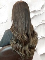 レア(Lea)&nbsp;透明感 × オリーブベージュ