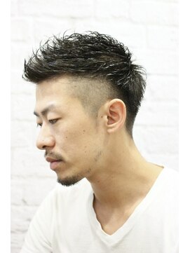 グレイスフルバーバー 赤坂見附店 無骨な男らしさを演出するツーブロックパーマスタイル＜理容室＞