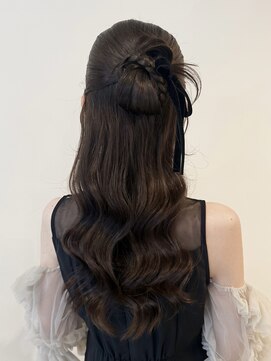 アヴェイル ヒロオ(a'vail Hiroo) ハーフアップカチモリアレンジ結婚式お呼ばれ参列ヘア