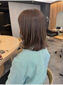 ミディアムボブレイヤー×オリーブベージュ