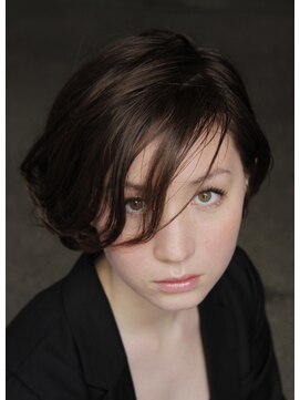 フェイスティ(FACE-T) 【FACE-T】耳かけショート『安井朋美』