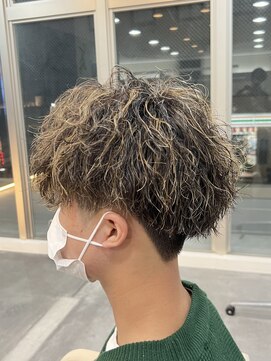 バース バイ ハピネス(BIRTH by happiness) ツイストスパイラルパーマツイストパーマメンズマッシュパーマ