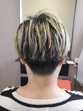 グロウ ツクバ(GLOW TSKUBA) 刈り上げショートスタイル