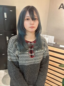 アイリー 名古屋(A/LEE) ウルフカット×ネイビーブルー