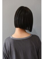 ジーニー(GeeNY)&nbsp;バツっと外ハネ前下がりボブ