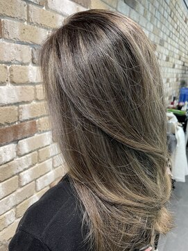 リル(Rire) ハイライト×アッシュベージュ