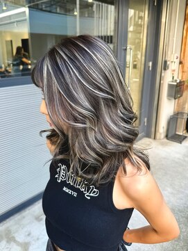 トゥイン 八王子(TWIN) スペシャルハイライト グレージュカラー 八王子