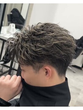 イーラ(era) フェザーショートパーマ/メンズ/刈り上げ/眉毛/ツイスト