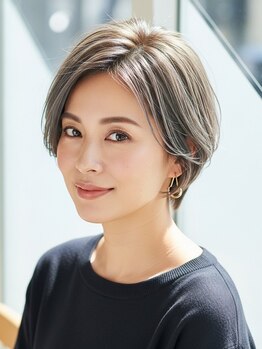 自然になじむツヤ感と透明感で大人の魅力を引き出すグレイカラー♪カラーの種類も豊富にご用意◎