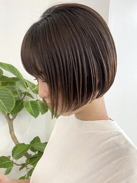 エリマ 調布(elima) ショートヘア顔周りレイヤーブリーチダブルカラーショートボブ