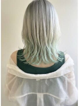 エル セルカ 高田馬場(el CERCA) ホワイトシルバー×ペールグリーングラデーションカラー