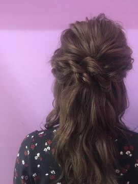 ネオリーブ クーロ(Neolive curro) 大人可愛いハーフアップ♪