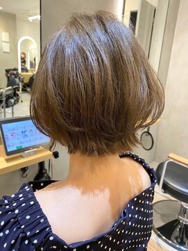 ジーナ セントラル銀座(Zina) 小顔オリーブカラーボブルフハイライトカラークールショート