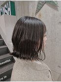 鎖骨が綺麗に見える前下がりロブ♪