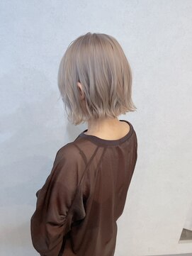 フランチェスカドットボブ(francesca.bob) 【ケアブリーチ】ホワイトミルクティー×外ハネボブ【渡辺】梅田