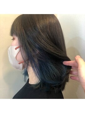 エルムトウキョウ(ELM Tokyo) ターコイズブルーのインナーカラーでお洒落に