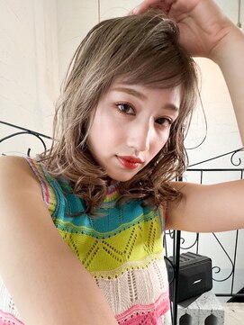 ノラ ウメダ(NORA UMEDA) レイヤーロングワンカール姫カットシアーカラーセミディ