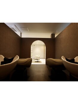 髪のぱさつき、ひろがり等オトナ女性特有の頭皮や毛髪のお悩みを親身になって解決に導きます☆