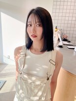 オリーブグレーレイヤーカットミディアムボブ