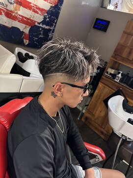 サンアンドマーリィズバーバー 駅前店(SON&MARLEY'S BAR BER) ホワイトメッシュ×スキンジェット/海老名フェード