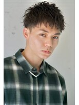 ロミーオム 本厚木(ROMMY. Homme)&nbsp;刈り上げツーブロックアップバングショートパーマメンズヘア