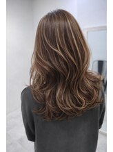 ジゼルアライ(gisele arai)&nbsp;白髪ぼかしハイライト×くびれレイヤー