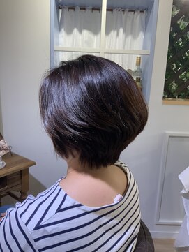 ユーネリー(U-NERY) 襟足スッキリショートボブ