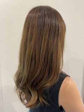 タエビスアリッサム(Taebis Alyssum) ベージュハイライト艶髪カラー