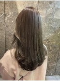 オリーブベージュ